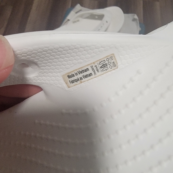 CROCS #8 White Flip Flops - Picture 5 of 7